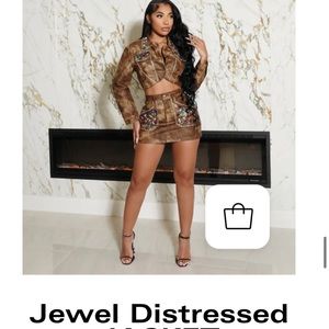 Two piece set brand new never worn !!